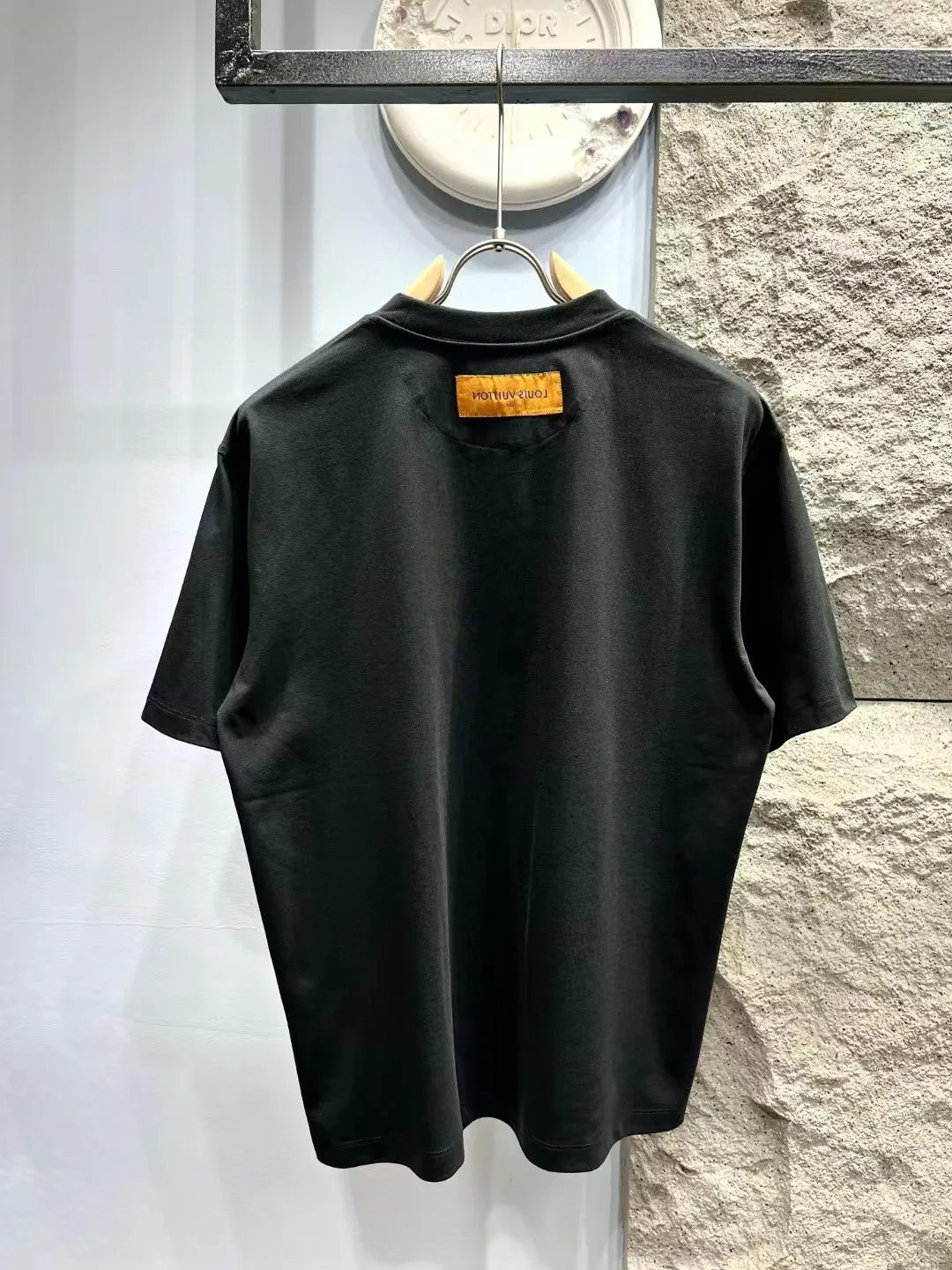 🅿️190 LV🌟New summer style🎽made of pure cotton fabric, super soft and skin-friendly! High-end logo printing and design embellishments, neat and detailed wiring on the inside, making the upper body fashionable! High-end and versatile model, the quality is visible! Size: S-XXL Color: black, white